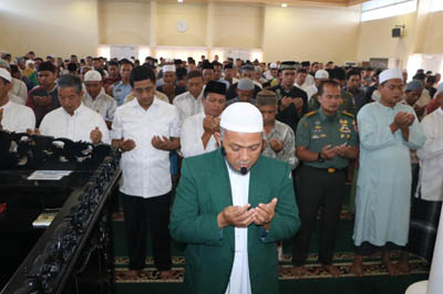  Danlanud RSn Ajak Warganya Shalat Gaib